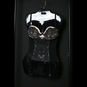 (New) Victoria Secret Black Lingerie 2PC Size 32C